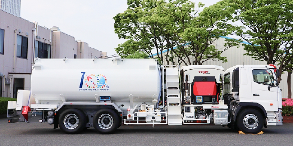 EZコントロースシステム搭載航空機給油車（レフューラー）